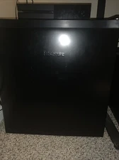 HiSense 1.6 Cu. ft. Mini Fridge - Black (WMS017M6XBE)