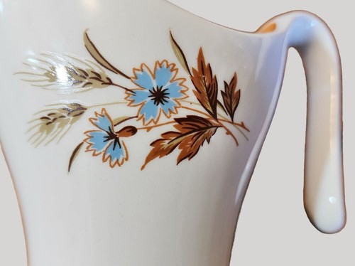 Vtg MCM Taylor Smith Taylor White & Tan Gravy Pitcher w Wheat & Blue Flower - Picture 3 of 5