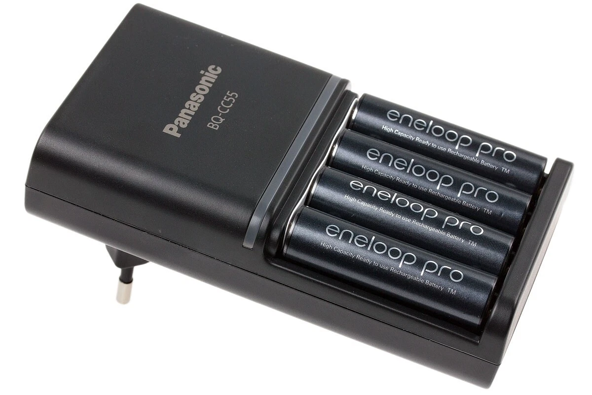 Panasonic Eneloop PRO Smart & Quick Charger + 4 AA 2500 mAh