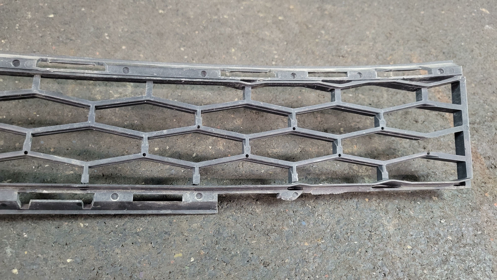 2014 MASERATI GHIBLI SET OF LOWER CENTER & LEFT DRIVER FRONT BUMPER GRILL MESH