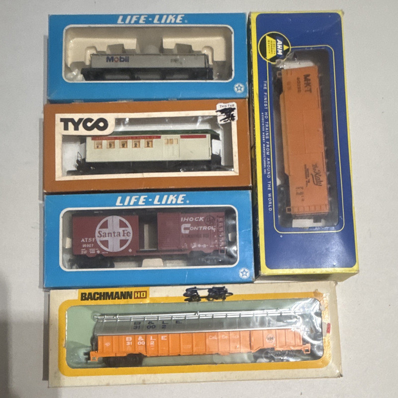 Life-Like TYCO AHM Bachmann HO 1:87 Mixed Lot 5pc Santa Fe Freight Cars