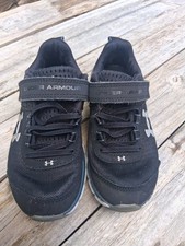 Under Armour Kids 12y Tennis Shoes Black and Gray Great Condition Pre-Owned Used