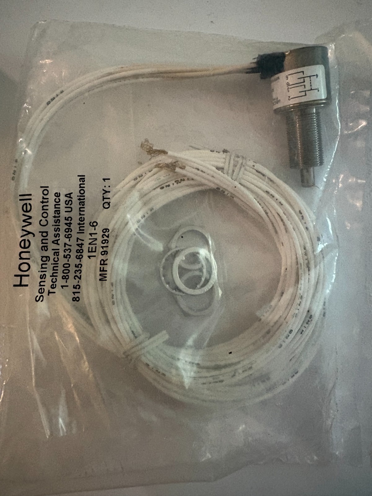 Honeywell 1EN1-6 EN Series Micro Snap Action Switch 4A 28 VDC DPDT Chassis Mount