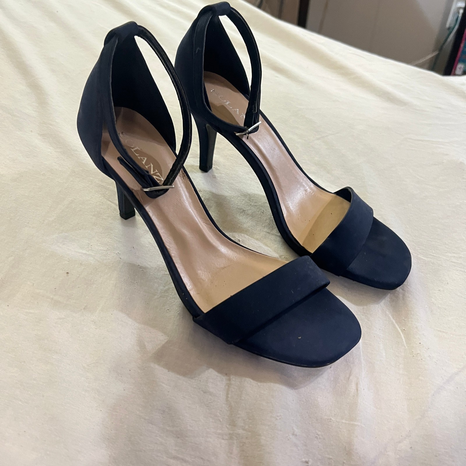 solanz Women's size 7.5M blue heels