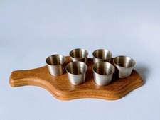6 Stück Schnapsbecher Zinnbecher auf Holz Servierbrett von SKS-Zinn