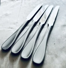 ONEIDA 18/0 Heavy Duty Stainless Flatware Glossy VOSS Set of 4 DINNER KNIVES