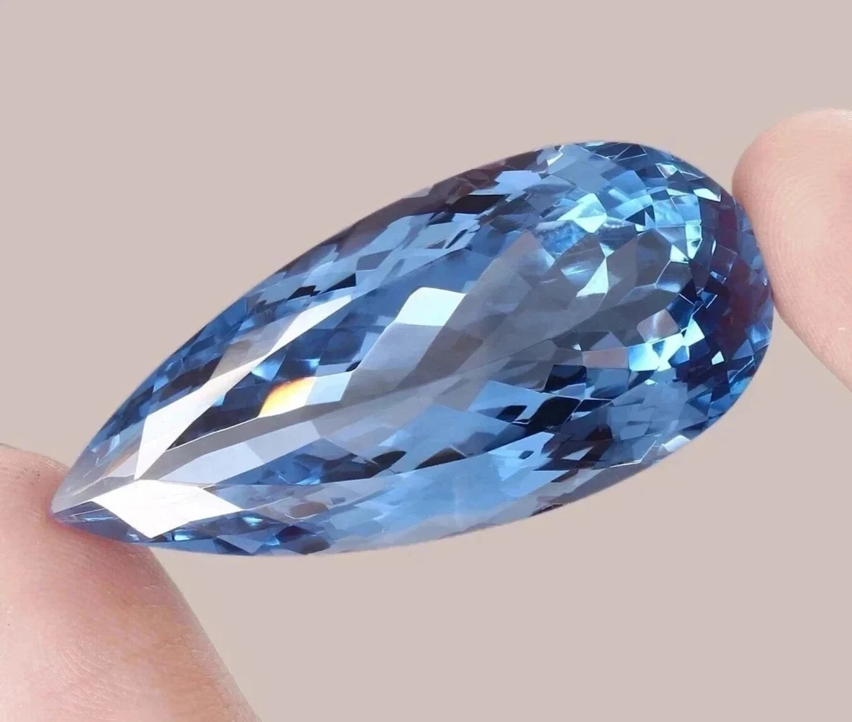 Aigue-marine Naturelle 0.91 Ct - Cabochon Bleu Translucide