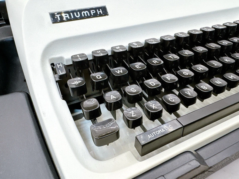 TRIUMPH Junior 12 Manual Typewriter w/ Case Made in Japan Tested movie - Image 3 of 4