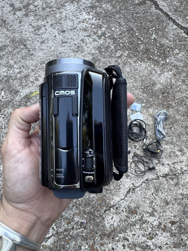 JVC Everio GZ-HD500 Full HD Video Camcorder (Black) With Extras - Image 2 of 4