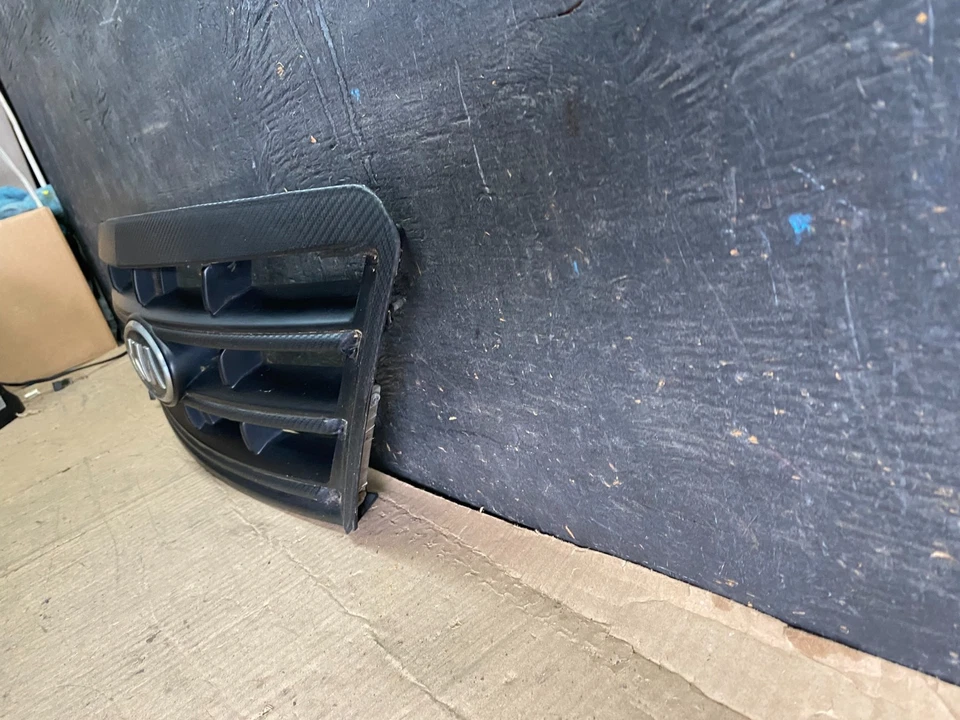 Parrilla superior delantera Kia Sorento 2007 a 2008 OEM P3843 DG Foto 2 de 4