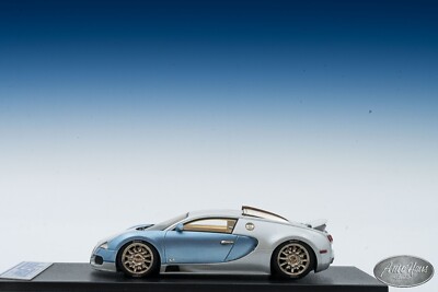 1/43 Looksmart Bugatti Veyron 16.4 White And Blue  ALSO OPEN FOR TRADE 