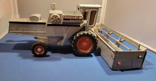 Gleaner L2 Combine 1982 Toy - Picture 4 of 8