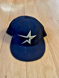 HOFer Jeff Bagwell game used Houston Astros cap w/sweat under brow & slight wear
