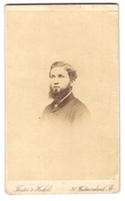 Fotografie Forster & Haskoll, London, 30 Westmoreland St., Junger Mann mit voll 