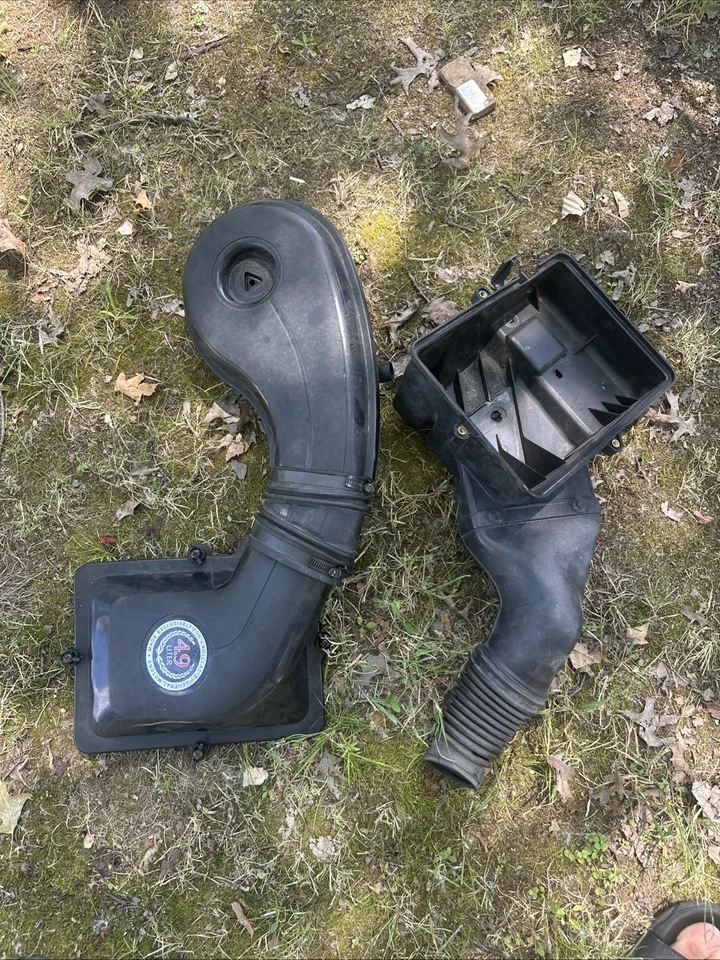 Conjunto de caja de filtro de filtro de filtro de aire motor Cadillac Deville 1991-1993 4,9 L OEM Foto 2 de 4