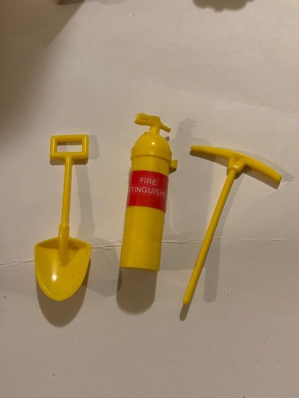 GI Action Figure Accessory Lot 5pc Plastic: Shovel Pickaxe Extinguisher & box’s