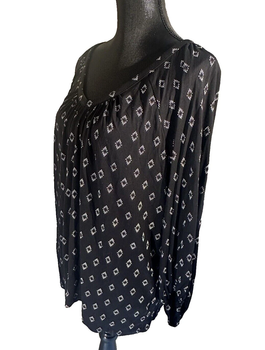 Black Geometric Tops for Women