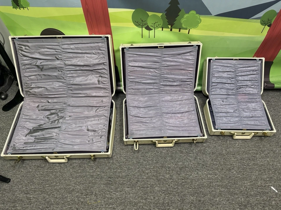 Taperlite Vintage White Luggage Set Three (3) Pieces, Lavender Inside - Image 2 of 4