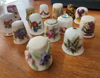 Mixed Lot of Floral Thimbles Sutherland Coalport Reutter Masons Bow