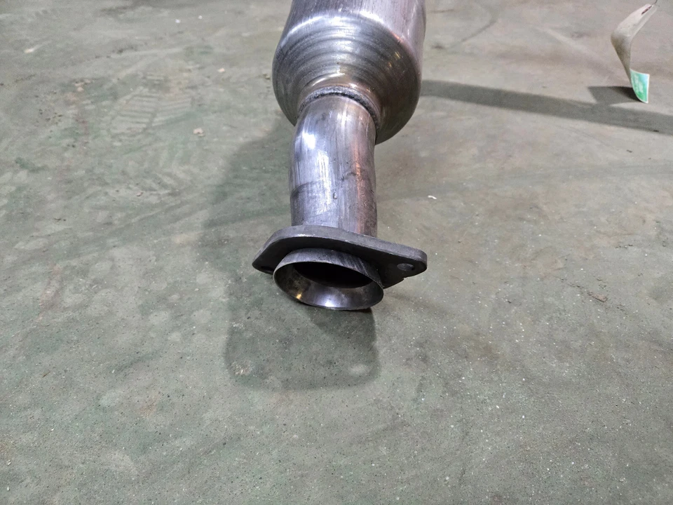 68436974AB MOPAR EXHUAST TUBO Y CONVERTIDOR 2020-2022 RAM 1500 Classic 5.7L V8 Foto 4 de 4