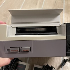 Nintendo NES Entertainment System Console NES-001 w/ 3 OEM Controllers & Cables