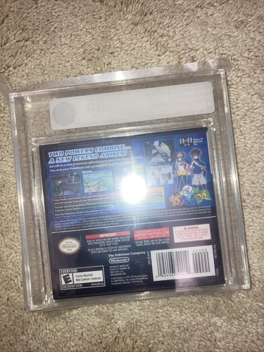 Pokemon Versione Nera 2 (Nintendo DS, 2012) Nuovo Classificato VGA 85 NM+ - Foto 2 di 3