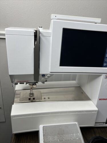 Bernina Artista 730E Sewing and Embroidery Machine Tested Working W/Foot Pedal! - Picture 3 of 22