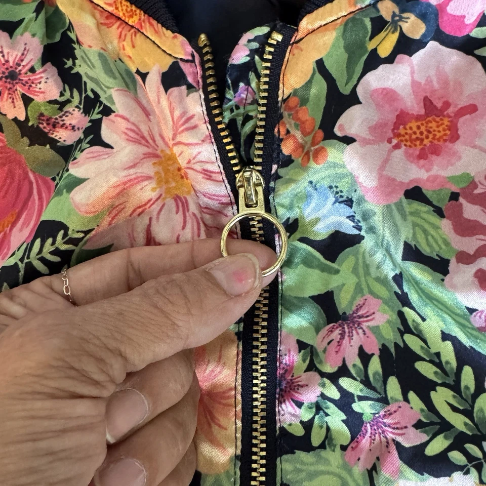 Chaqueta H&M Angela McKay Colaboración Niñas Talla 20/14Y+ Multicolor Floral Satén Bombardero Foto 3 de 4