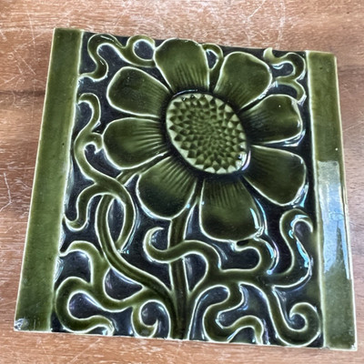 Antique Tile J & JG Low Tile Co 1883 -1900 Dark Green Floral Wow! 4'' SQ