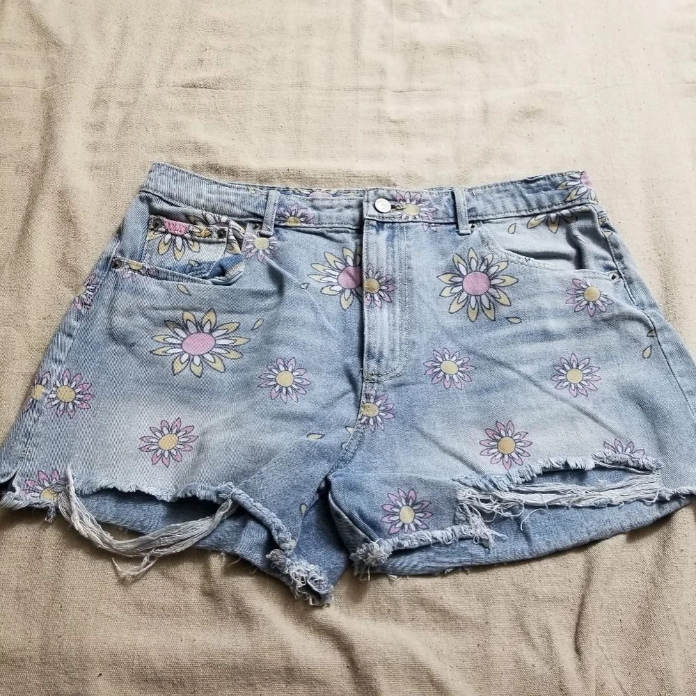 NoBo No Boundaries daisy print frayed cuff shorts sz 17 2011