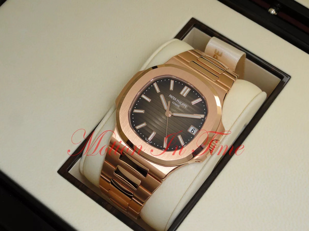 Patek Philippe Nautilus 5711/1R-001 Rose Gold on Bracelet 40mm