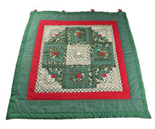 Vintage Christmas Log Cabin Quilt Wall Hanging 31"x31"   Green Red Holly Pattern