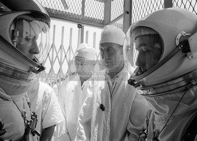 ASTRONAUTS RIDING LAUNCH TOWER ELEVATOR 1965 5X7 PHOTO