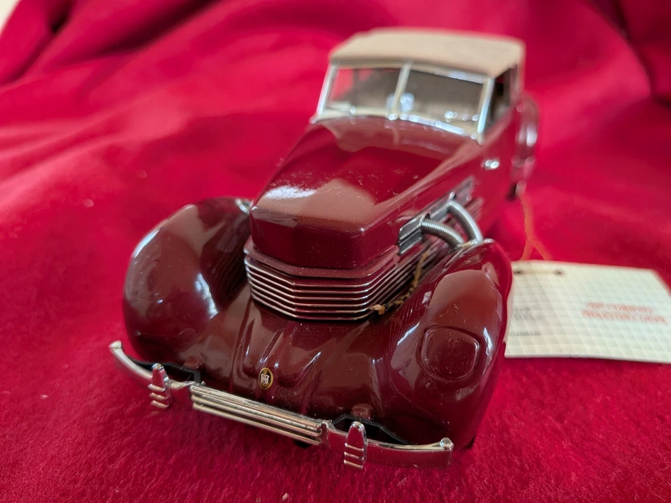 Franklin Mint CORD 812 Phaeton Coupé 1937 1/24 (vendue sans boite) - Photo 2/4