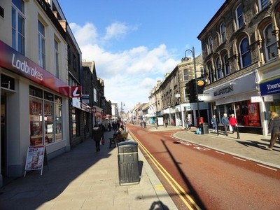 Foto A2 Blick nach Norden entlang der Newgate Street, Bischof Auckland The North End c2013