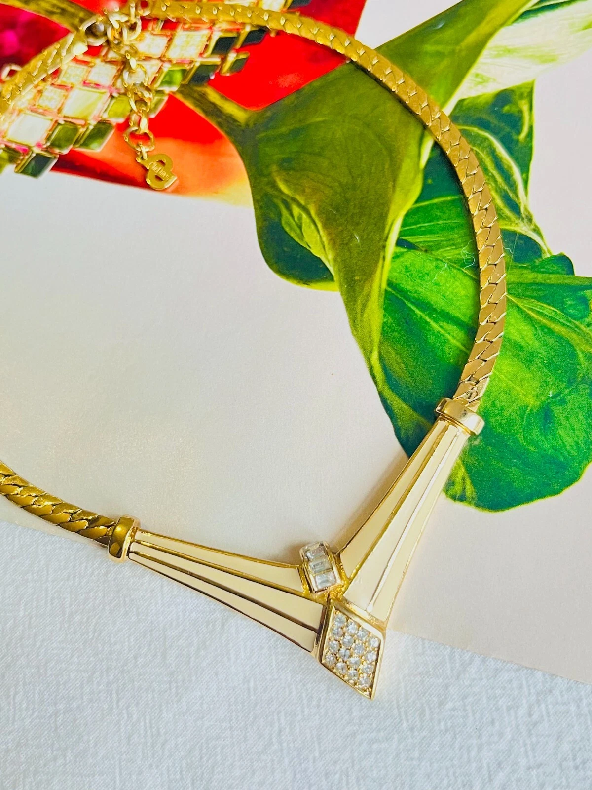 Collana Christian Dior vintage anni 80 beige triangolo diamanti cristalli pendente
