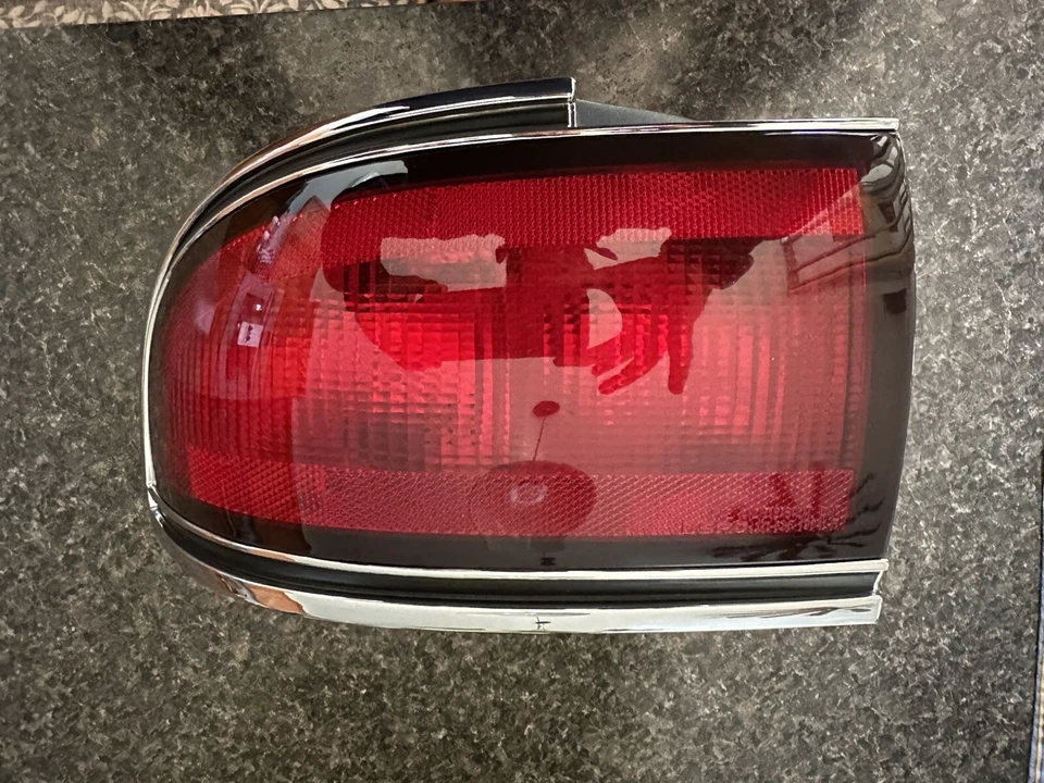 DEPO 336-1904L-US 92-96 Buick LeSabre - Conjunto de luz trasera izquierda Foto 2 de 3