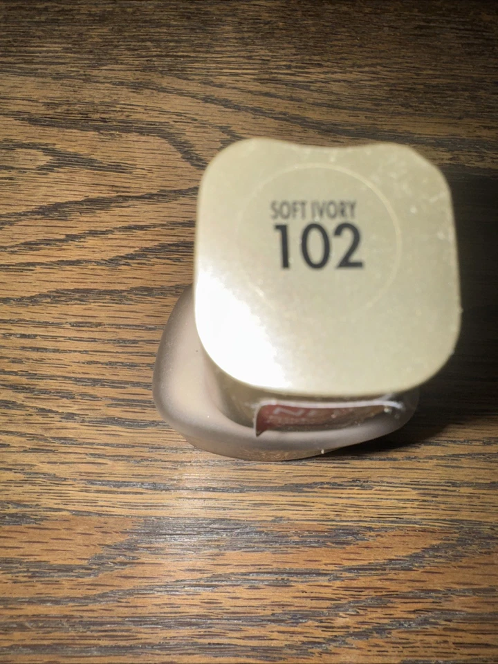 L'Oréal Visible Lift SERUM Line-Minimizing Tone Makeup #102 SOFT IVORY New - Image 3 of 3