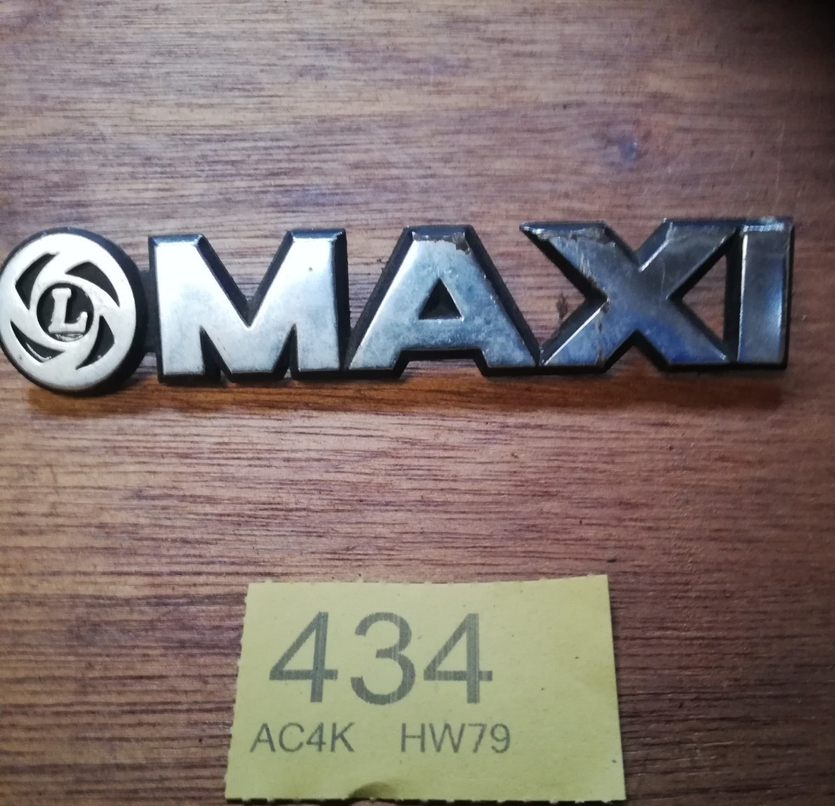 Distintivo Austin Maxi con spille posteriori