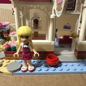 LEGO FRIENDS: Heartlake Cupcake Cafe (41119), Pre-owned, Incomplete