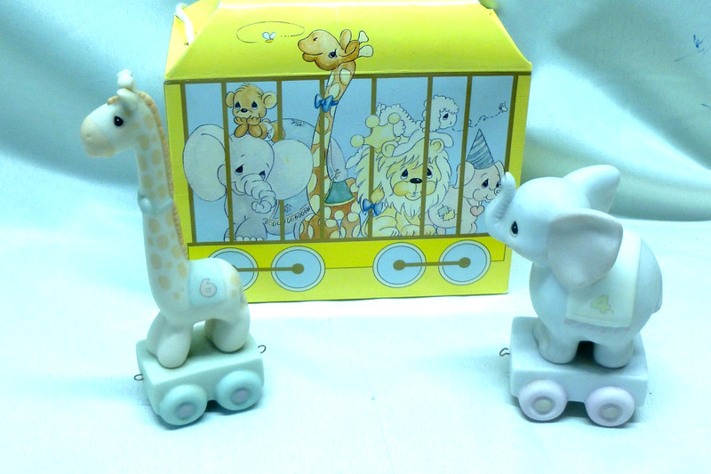 Precious Moments Birthday Train-Ages 4 Elephant & 6 Giraffe Keep looking up