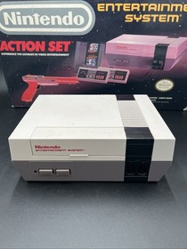 Nintendo NES Action Set Console with Zapper Controllers Game & Box No Power Cord