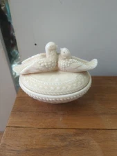 Vintage Westmoreland Glass White Milk Love Birds On Nest Covered Candy Dish