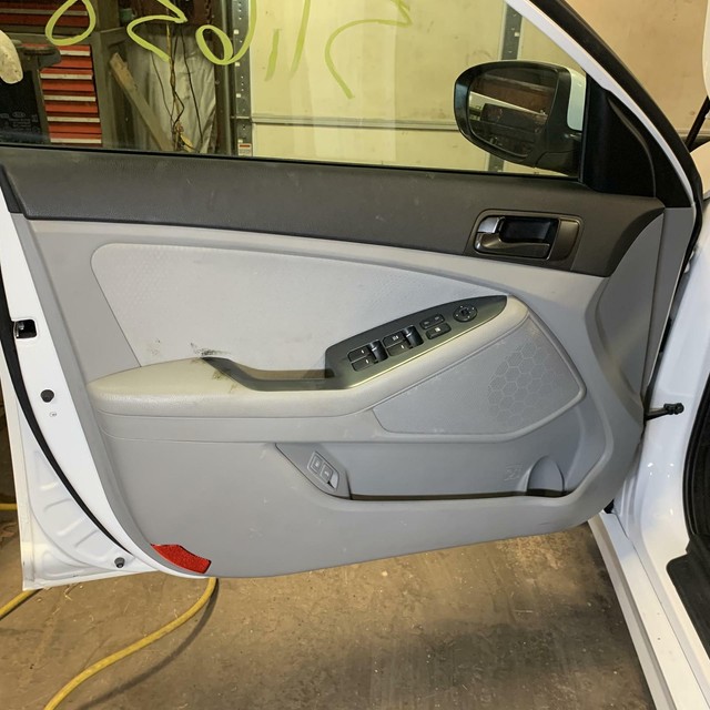 2015 Kia Optima Driver Front Interior Door Trim Panel Lite Gray Trim
