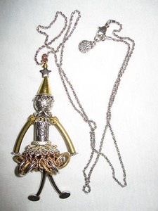 Pendentif Pantin Articulé En Costume Damier - Plaqué Or - Bijou à Suspendre Charmant Et Original