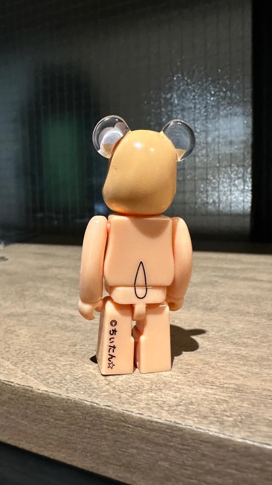 Bearbrick 100% / Série 37 - Artista Chittan - Autêntico - Brinquedo Medicom - Imagem 2 de 4