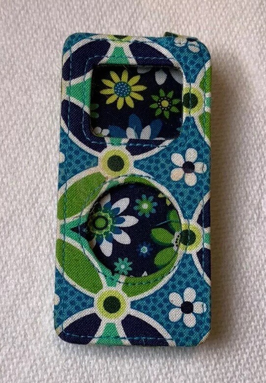 Vera Bradley Retired Rare Ipod Tune Case w/ Clip Daisy Daisy 2007