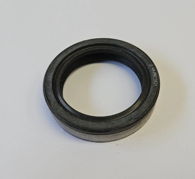 Заднее масляное уплотнение коробки передач 1964-1965 Dodge Plymouth A904 Torqueflite 2464482 новое из старых запасов - Изображение 3 из 4