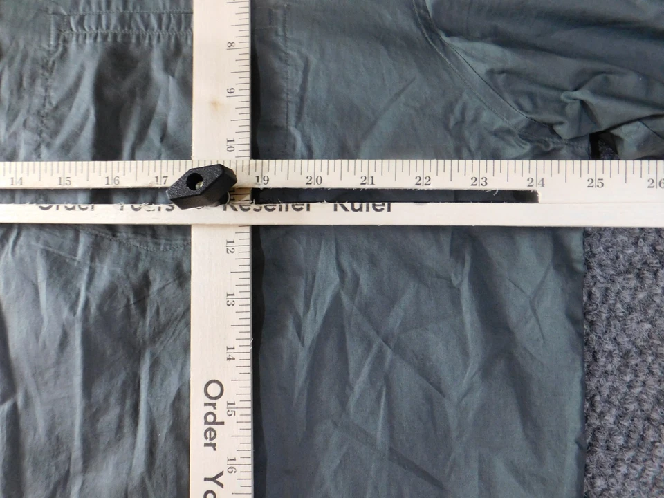 Club Monaco Mens Shirt Extra Large green classic button up smooth woven - Image 4 of 4