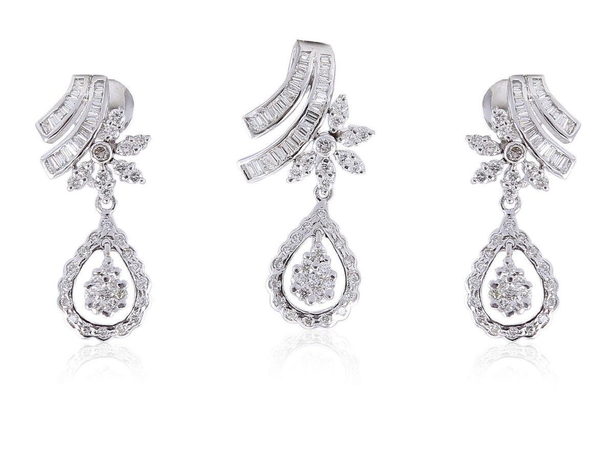 Set De Bijoux En Or Blanc 18K Avec Diamants Naturels - Pendentif Et Boucles D'oreilles 3,27 Carats